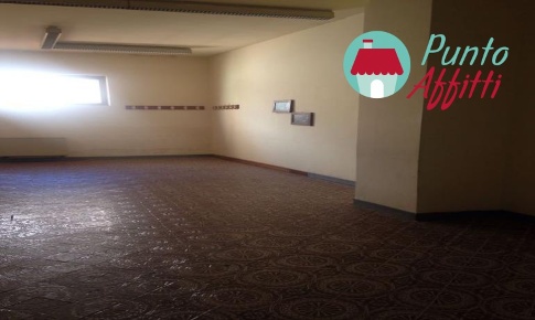 Foto Locale commerciale a Viareggio di 150 m² con 2 locali in affitto