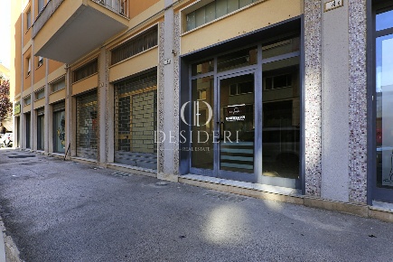 Foto Locale commerciale in Via Sardegna, Grosseto Regioni di 32 m²