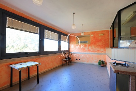 Foto Locale commerciale a Castiglione della Pescaia Punta Ala di 80 m²