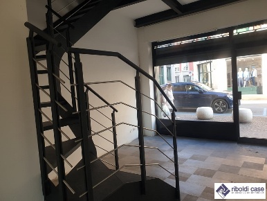 Foto Ufficio in VIA MATTEOTTI, Desio di 50 m² con 2 locali in vendita