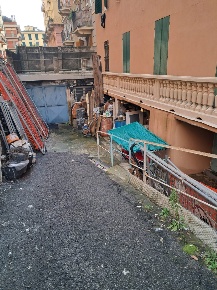 Foto Magazzino in Via Leone Vetrano, Genova Cornigliano di 166 m²