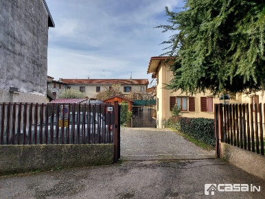 Foto Magazzino in VICOLO LAZZARETTO, Capriate San Gervasio Centro di 141 m²