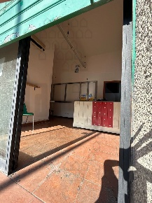 Foto Negozio in Via la farina, Messina La Farina - Stazione di 80 m²