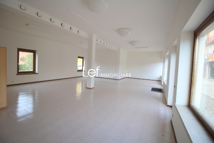 Foto Negozio a Farra di Soligo Centro di 132 m² con 1 locali in vendita