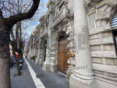 Foto Locale commerciale in Via Cesare Battisti, Messina Battisti - Avignone