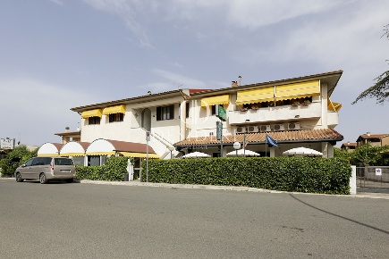 Foto Attività commerciale a Grosseto Stazione - Via Roma di 900 m²