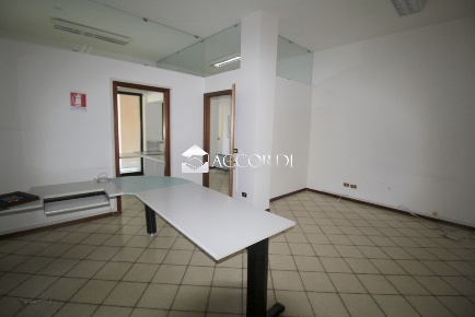 Foto Negozio a Farra di Soligo Centro di 72 m² con 3 locali in vendita