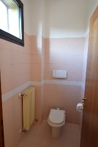 Foto Locale commerciale a Caerano di San Marco Centro di 51 m² con 1 locali