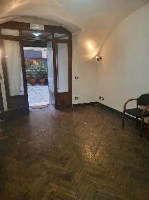 Foto Negozio in Piazza Grillo Cattaneo, Genova Molo di 35 m² con 3 locali