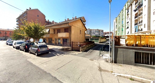 Foto Magazzino in VIA BERTOLA, Chivasso Centro di 14 m² con 1 locali