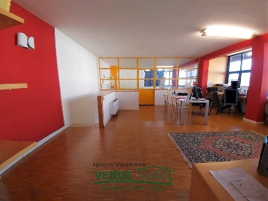 Foto Ufficio in VIA GIORGIONE, Asolo Centro di 300 m² con 5 locali