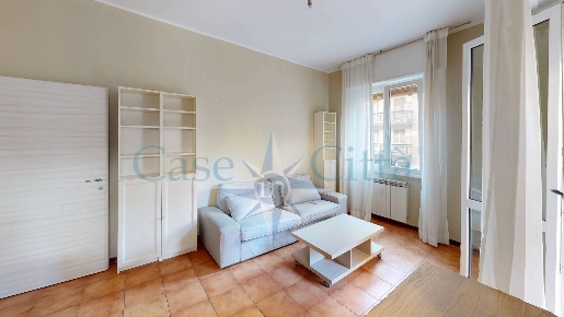 Foto Appartamento in Via Carlone, Milano Bande Nere di 50 m² con 2 locali