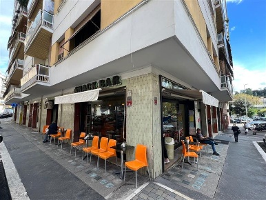 Foto Attività commerciale in Via Scalia Beltrami, Roma di 66 m² in vendita
