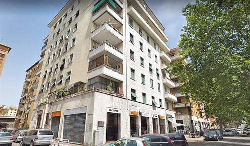 Foto Negozio in Via Casilina, Roma di 730 m² con 6 locali in vendita