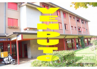 Foto Negozio in VIA CAMPAGNA, Cavenago di Brianza di 115 m² con 2 locali