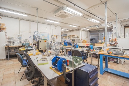 Foto Magazzino in VIA DANTE, Concorezzo Centro di 195 m² con 4 locali