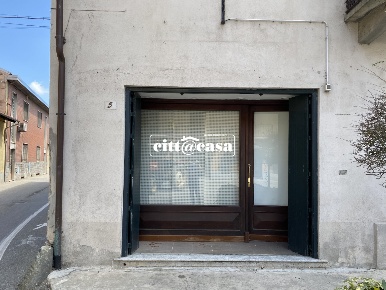 Foto Locale commerciale in Piazza Galileo Ferraris, Saluggia Centro