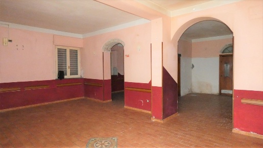 Foto Locale commerciale a Livorno Pontino - Bastia di 115 m² con 4 locali