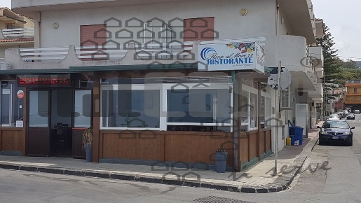 Foto Locale commerciale a Spadafora Centro di 250 m² con 2 locali