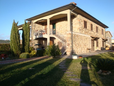 Foto Agriturismo a Volterra di 280 m² con 12 locali in vendita