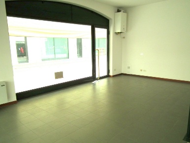 Foto Negozio a Montebelluna Centro di 60 m² con 2 locali in affitto