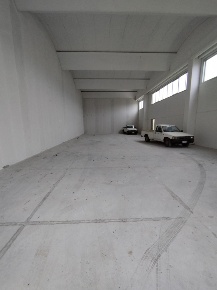 Foto Locale commerciale a Piombino di 300 m² in vendita