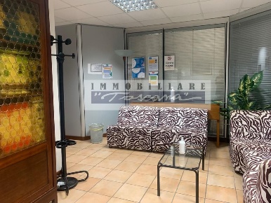 Foto Ufficio a Viareggio di 75 m² con 1 locali in vendita