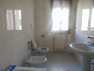 Foto Laboratorio a Montegrotto Terme di 115 m² con 3 locali in affitto