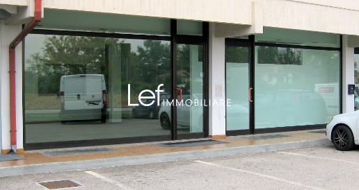 Foto Locale commerciale a Mareno di Piave Centro di 207 m² con 2 locali