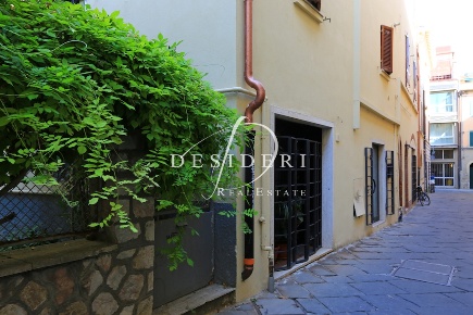 Foto Locale commerciale a Grosseto Centro Storico di 50 m² in vendita