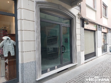 Foto Locale commerciale in via dell'asilo, Chivasso Centro di 37 m²