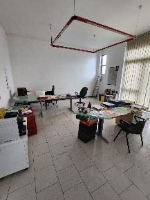 Foto Locale commerciale in VIA SCARPETTINI, Montemurlo di 246 m² in vendita