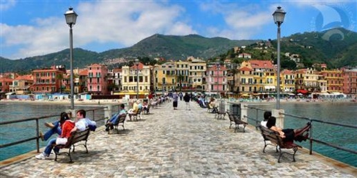 Foto Hotel a Alassio di 1100 m² con 43 locali in vendita