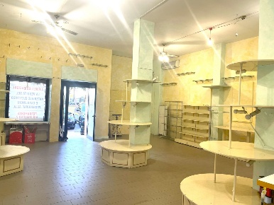 Foto Locale commerciale in VIA PAPA GIOVANNI XXIII, Grosseto di 180 m²