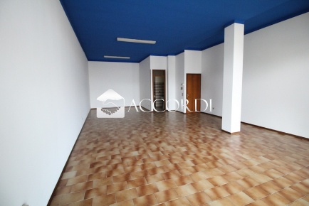 Foto Negozio a Susegana Priula Colfosco di 80 m² con 1 locali in vendita