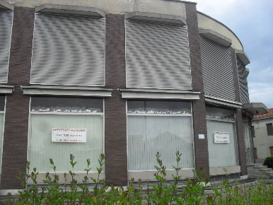 Foto Negozio in CORSO MILANO ANGOLO VIA SAN GIOVANNI, Vigevano di 1200 m²