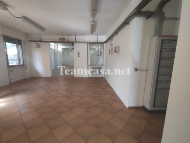 Foto Negozio a Pesaro di 229 m² con 5 locali in affitto