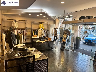 Foto Negozio in CORSO MATTEOTTI 36, Seregno San Rocco - Sanzio di 220 m²