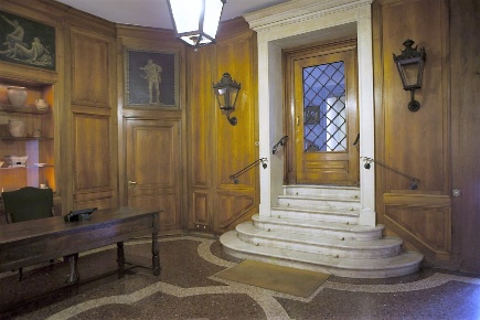 Foto Negozio in Via Borgospesso, Milano Quadrilatero della Moda di 65 m²