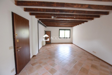 Foto Ufficio a Castelcucco Centro di 45 m² in affitto