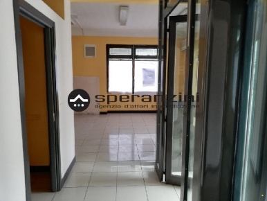 Foto Negozio in via flaminia, Colli al Metauro Tavernelle di 225 m²
