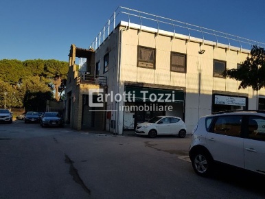 Foto Locale commerciale in VIA DE BARBERI, Grosseto di 100 m² in vendita