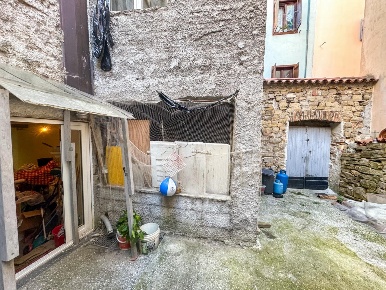 Foto Locale commerciale in corso puccini, Muggia Centro di 46 m² in vendita