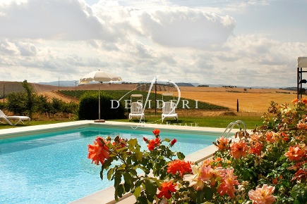 Foto Cessione attività a Scansano di 270 m² con 8 locali in vendita