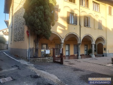 Foto Ufficio in via Pesenti, Gorlago di 67 m² con 2 locali in vendita