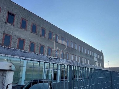 Foto Ufficio in VIALE SICILIA, Monza Cederna di 1000 m² con 20 locali