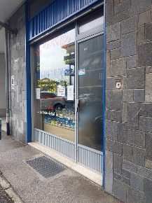 Foto Locale commerciale in VIA PALEOLOGI, Chivasso Centro di 60 m²