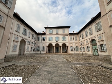 Foto Ufficio in VIA GARIBALDI, Desio di 80 m² con 3 locali in vendita