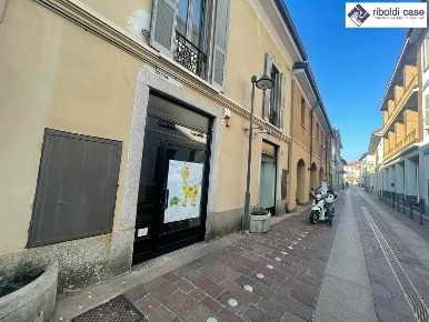 Foto Negozio in VIA CAVOUR, Seregno San Rocco - Sanzio di 170 m² in affitto