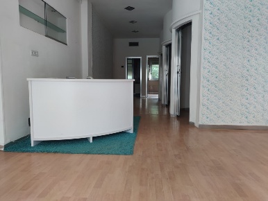 Foto Locale commerciale a Pomigliano d'Arco Centro di 130 m² in affitto